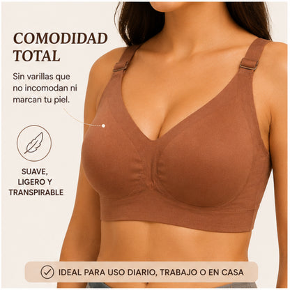 Mujer usando brasier sin varillas color chocolate medio, diseñado para brindar máxima comodidad, soporte suave y libertad de movimiento durante todo el día.